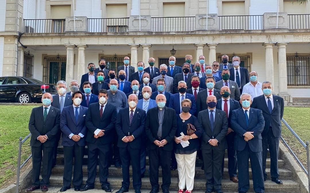 DESPEDIDA DE LAS HERMANDADES DE HUELVA A MONSEÑOR D. JOSÉ VILAPLANA BLASCO.