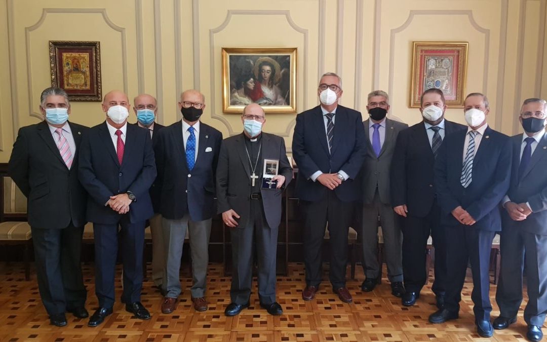 PRESENTACIÓN DE LA JUNTA DE GOBIERNO AL NUEVO OBISPO DE HUELVA.