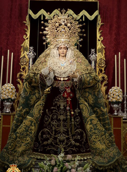 FOTOGRAFÍAS VENERACIÓN A NTRA. SRA. DE LA ESPERANZA CORONADA