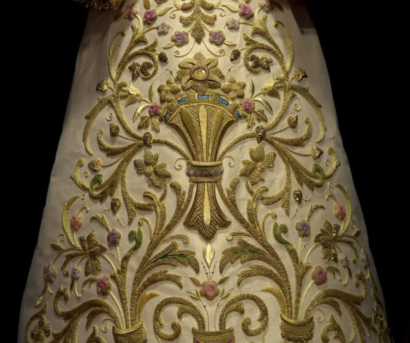 RESTAURACIÓN DE LA SAYA BLANCA DE NTRA. SRA. DE LA ESPERANZA CORONADA