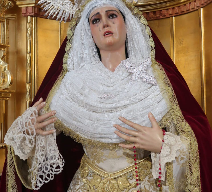 MARÍA SANTÍSIMA DEL MAYOR DOLOR ATAVIADA PARA LA PASCUA