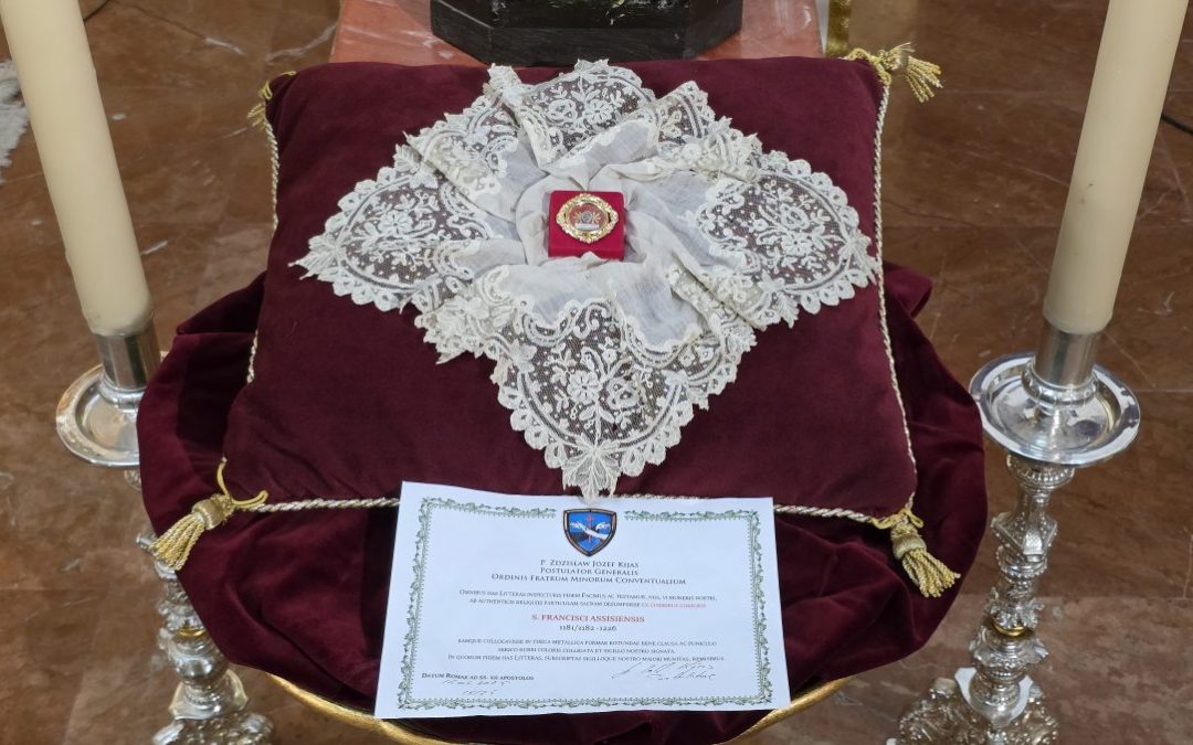 RELIQUIA EX CINERIBUS CORPORIS DE SAN FRANCISCO DE ASÍS