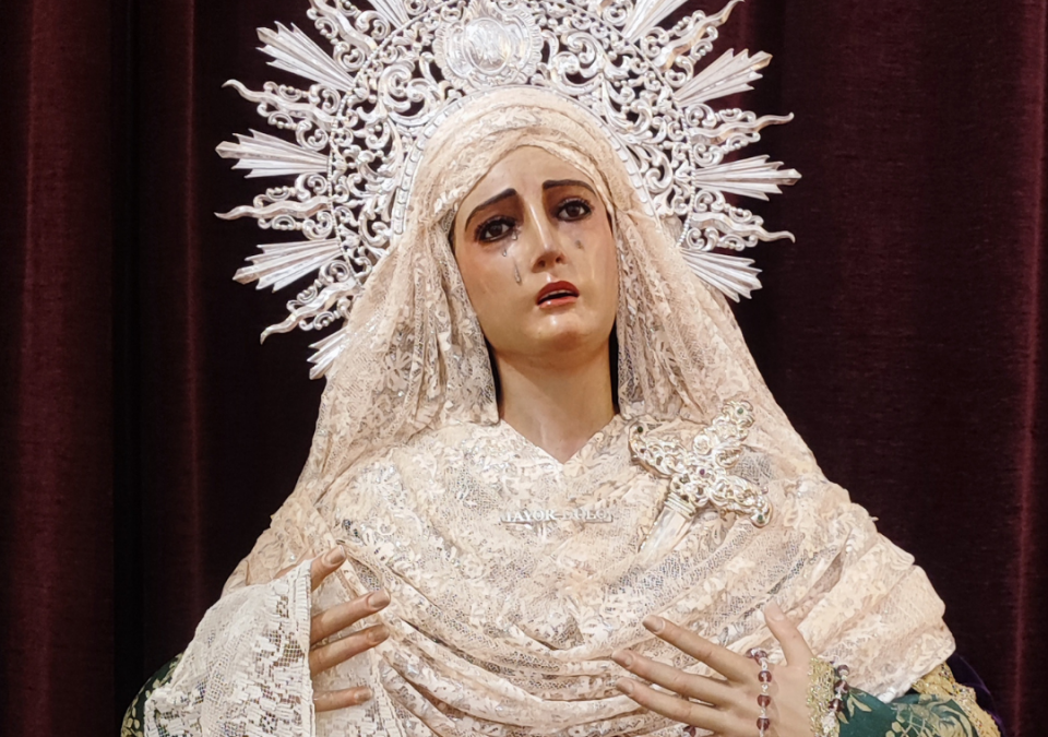 MARÍA SANTÍSIMA DEL MAYOR DOLOR ATAVIADA PARA EL MES DE OCTUBRE