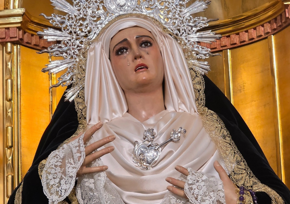 MARÍA SANTÍSIMA DEL MAYOR DOLOR ATAVIADA DE LUTO