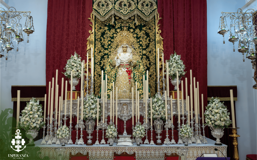 NTRA. SRA. DE LA ESPERANZA ENTRONIZADA EN SU ALTAR DE CULTOS.