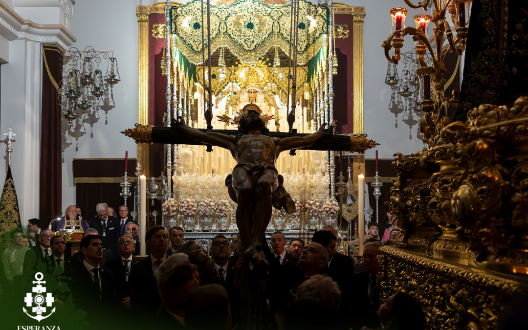 GALERÍA: SUBIDA DEL STMO. CRISTO DE LA EXPIRACIÓN A SU PASO PROCESIONAL