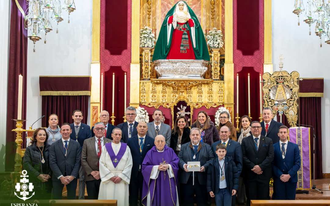 LA HERMANDAD DEL ROCÍO DE EMIGRANTES VISITA NUESTRA IGLESIA