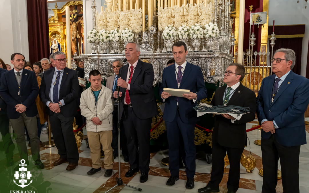 IMPOSICIÓN MEDALLAS A LOS NUEVOS HERMANOS/AS