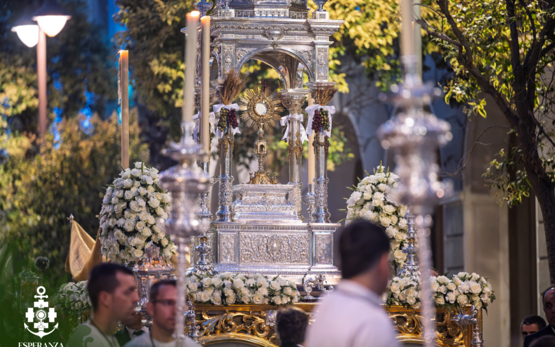 GALERÍA: PROCESIÓN EUCARÍSTICA DE NUESTRA HERMANDAD